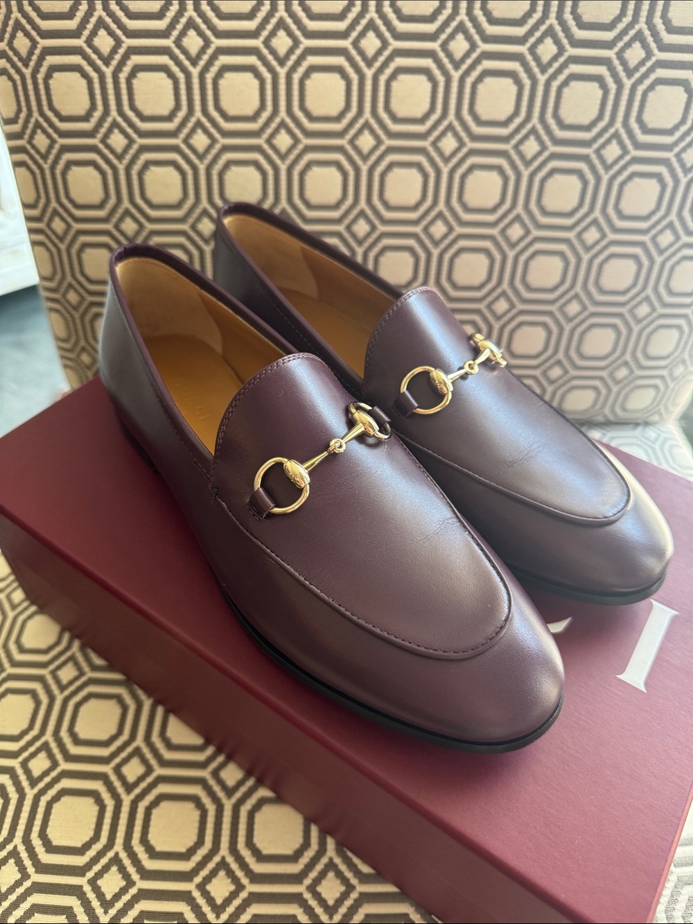 NEW! Gucci women’s Jordann loafer - shiny vineyard 🌟